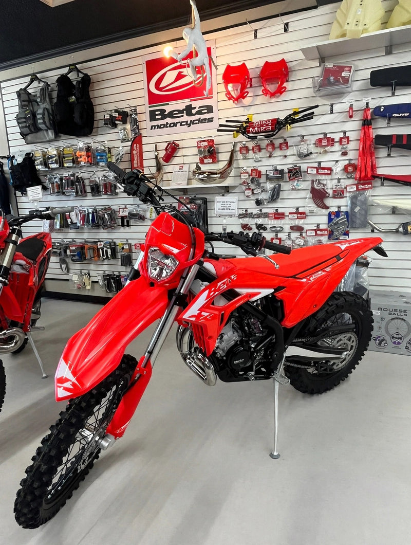 Load image into Gallery viewer, 2027 Beta 200 X-Trainer - on the floor at Vamoose Gear (front 3/4)